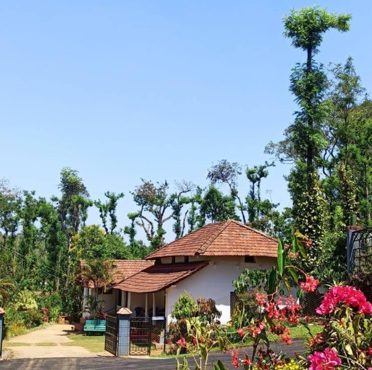 Emerald Castle Villa Madikeri Exterior foto